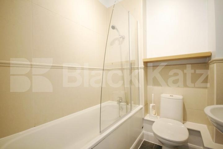 			3 Bedroom, 1 bath, 1 reception Apartment			 Slievemore Close, Clapham High Street